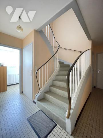 Lorient à proximité du centre, grande maison familiale avec 9-10 chambres sur 577 m²