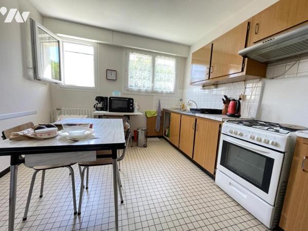 Lorient à proximité du centre, grande maison familiale avec 9-10 chambres sur 577 m²