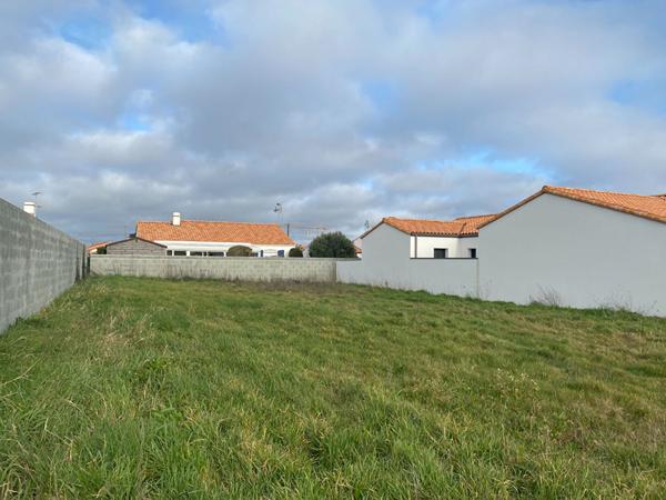A vendre ! Terrain de 447 m² à Saint-Hilaire-de-Riez, À Proximité des Commodités !