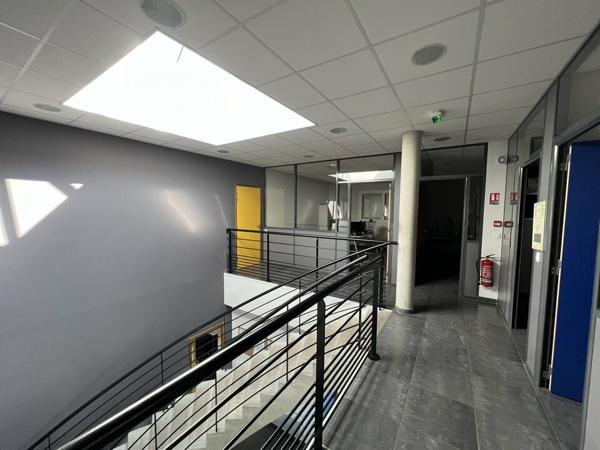 Bureaux à louer à Beaumont-les-Valence Zone de Clairac, immeuble récent avec grand parking