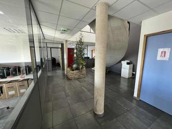 Bureaux à louer à Beaumont-les-Valence Zone de Clairac, immeuble récent avec grand parking