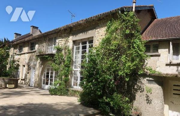 Dans parc de plus de 5.000m2, PROPRIETE comprenant :
. MAISON PRINCIPALE, ANCIENNE, d'env. 225...