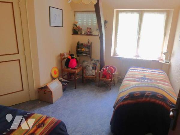 Dans parc de plus de 5.000m2, PROPRIETE comprenant :
. MAISON PRINCIPALE, ANCIENNE, d'env. 225...