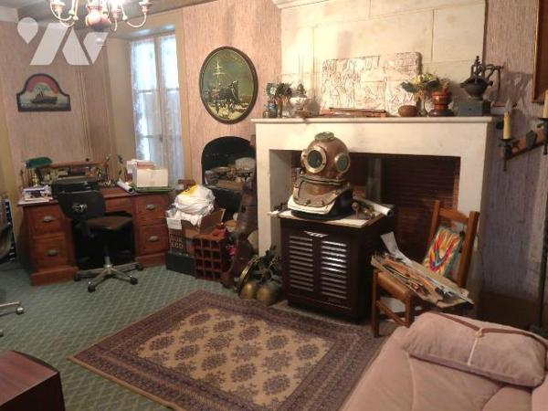 Dans parc de plus de 5.000m2, PROPRIETE comprenant :
. MAISON PRINCIPALE, ANCIENNE, d'env. 225...