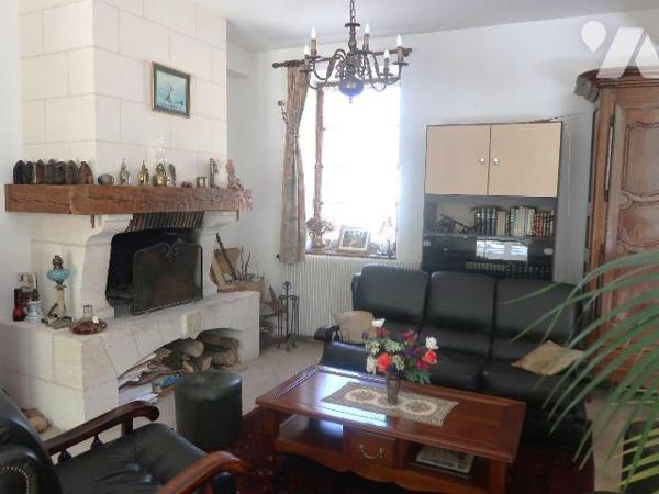 Dans parc de plus de 5.000m2, PROPRIETE comprenant :
. MAISON PRINCIPALE, ANCIENNE, d'env. 225...