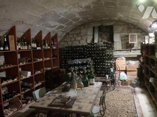 Dans parc de plus de 5.000m2, PROPRIETE comprenant :
. MAISON PRINCIPALE, ANCIENNE, d'env. 225...