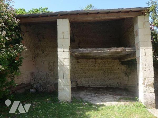 Dans parc de plus de 5.000m2, PROPRIETE comprenant :
. MAISON PRINCIPALE, ANCIENNE, d'env. 225...