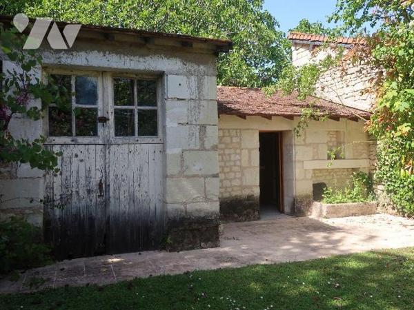 Dans parc de plus de 5.000m2, PROPRIETE comprenant :
. MAISON PRINCIPALE, ANCIENNE, d'env. 225...