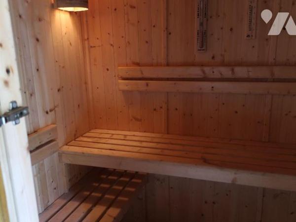Dans parc de plus de 5.000m2, PROPRIETE comprenant :
. MAISON PRINCIPALE, ANCIENNE, d'env. 225...
