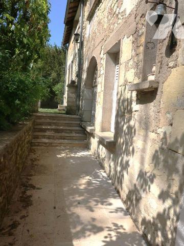 Dans parc de plus de 5.000m2, PROPRIETE comprenant :
. MAISON PRINCIPALE, ANCIENNE, d'env. 225...