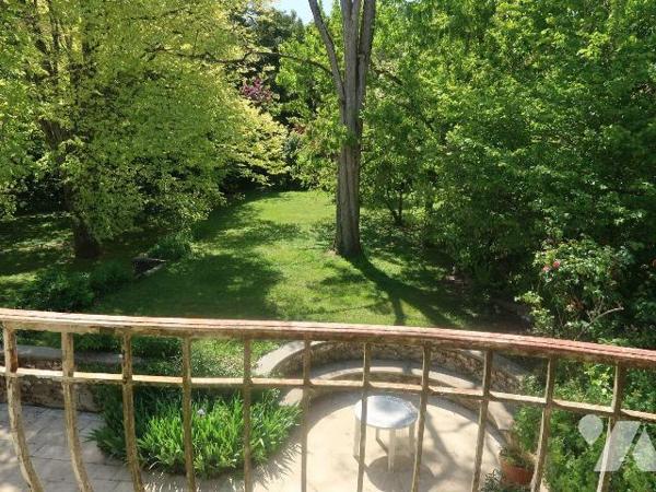 Dans parc de plus de 5.000m2, PROPRIETE comprenant :
. MAISON PRINCIPALE, ANCIENNE, d'env. 225...