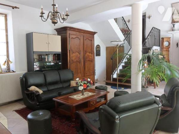 Dans parc de plus de 5.000m2, PROPRIETE comprenant :
. MAISON PRINCIPALE, ANCIENNE, d'env. 225...