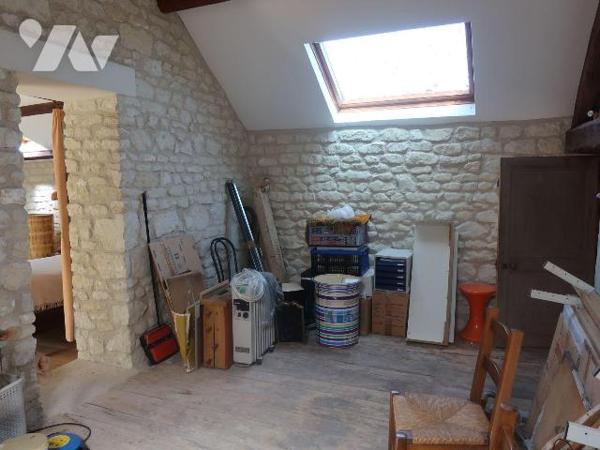 Dans parc de plus de 5.000m2, PROPRIETE comprenant :
. MAISON PRINCIPALE, ANCIENNE, d'env. 225...