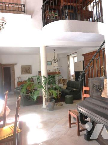 Dans parc de plus de 5.000m2, PROPRIETE comprenant :
. MAISON PRINCIPALE, ANCIENNE, d'env. 225...