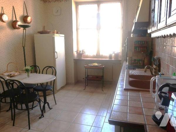 Dans parc de plus de 5.000m2, PROPRIETE comprenant :
. MAISON PRINCIPALE, ANCIENNE, d'env. 225...