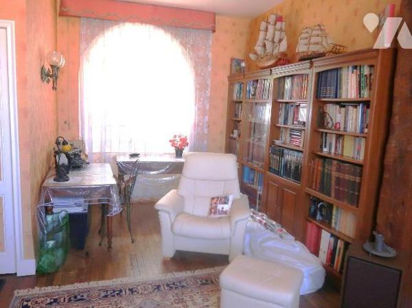 Dans parc de plus de 5.000m2, PROPRIETE comprenant :
. MAISON PRINCIPALE, ANCIENNE, d'env. 225...