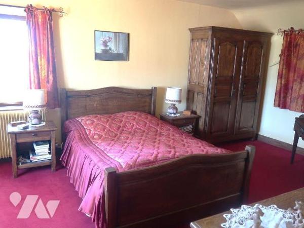 Dans parc de plus de 5.000m2, PROPRIETE comprenant :
. MAISON PRINCIPALE, ANCIENNE, d'env. 225...