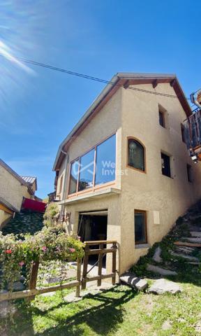 Belle maison familiale moderne et bien entretenue située au calme dans le hameau des Hières.