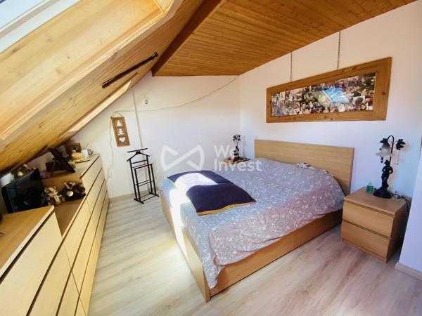 Belle maison familiale moderne et bien entretenue située au calme dans le hameau des Hières.
