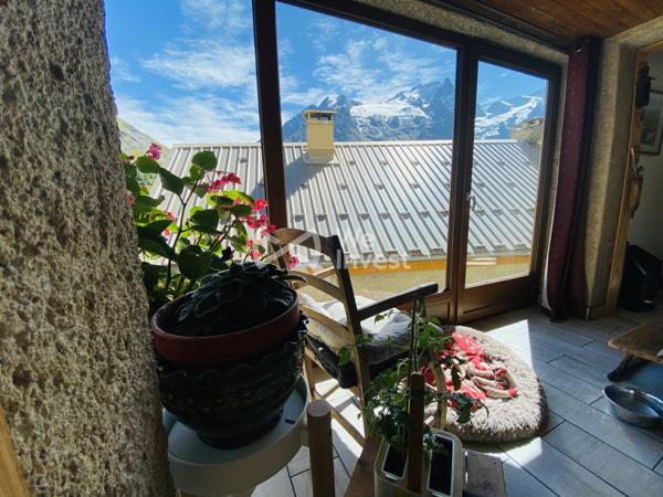 Belle maison familiale moderne et bien entretenue située au calme dans le hameau des Hières.