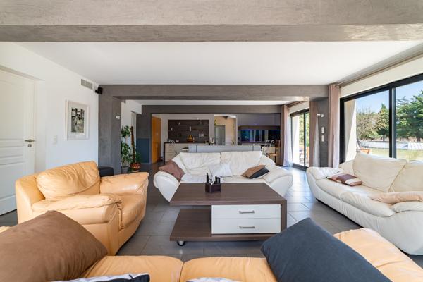 Mauguio (34130) Maison 220 m2, six chambres, 20000 m2 de terrain.