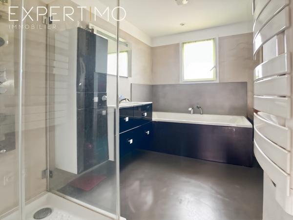 Mauguio (34130) Maison 220 m2, six chambres, 20000 m2 de terrain.