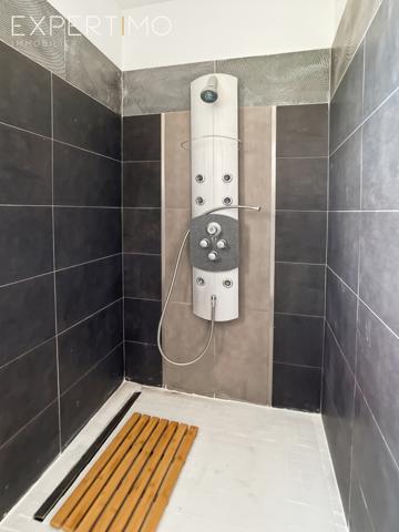 Mauguio (34130) Maison 220 m2, six chambres, 20000 m2 de terrain.