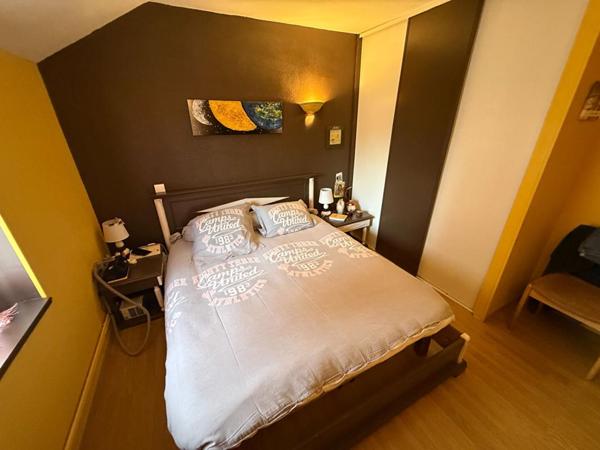 Maison 127 m2 + 2000 m2 terrain + dépendances + puits