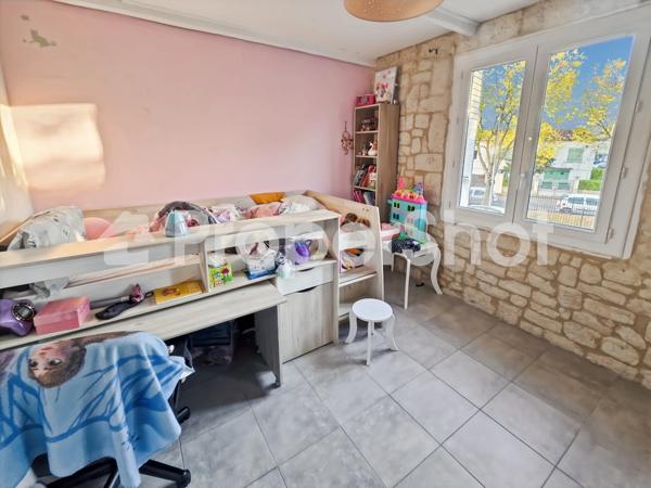 Dpt Gard (30), à vendre secteur Chantilly belle maison 84m² habitable sur un terrain clos de 469m² et 85m² environ supplémentaires aménageable et garage.