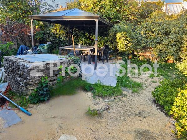 Dpt Gard (30), à vendre secteur Chantilly belle maison 84m² habitable sur un terrain clos de 469m² et 85m² environ supplémentaires aménageable et garage.