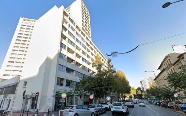 Appartement à vendre    1 pièce •  Marseille 7