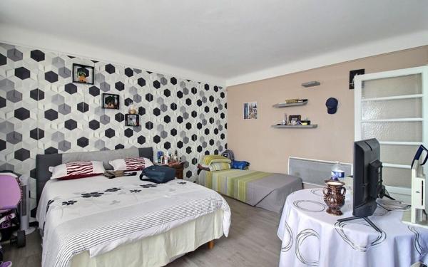 Appartement à vendre    1 pièce •  Marseille 7