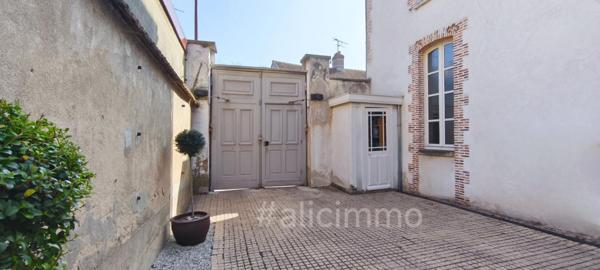 Ensemble immobilier Sézanne 14 pièces 334 m2