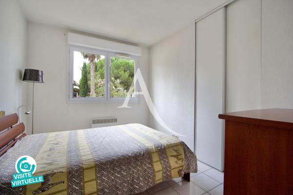 PÉROLS - CENTRE VILLE - APPARTEMENT DE PLAIN-PIED TRAVERSANT - 3 PIÈCES MEUBLÉ - 57 M2 -TERRASSE + LOGGIA