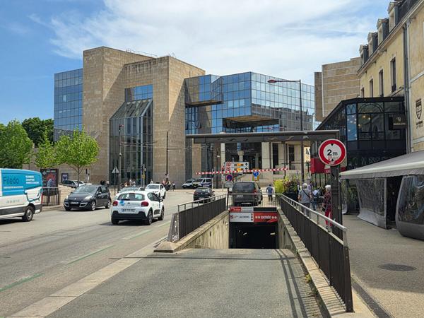 Place de parking au Jacobins centre ville du Mans.