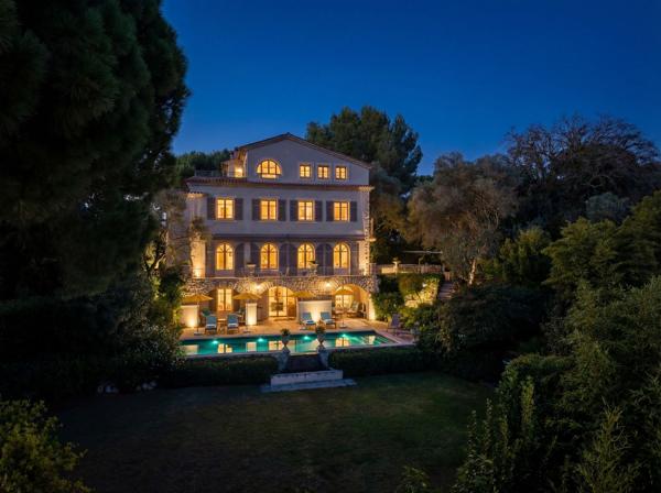 Vente Villa de luxe Cap D'Antibes 5 Pièces 300 m²