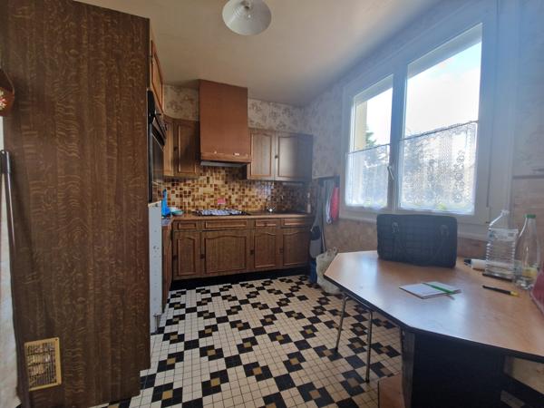 maison sur sous sol 2ch, grand terrain, emplacement idéal