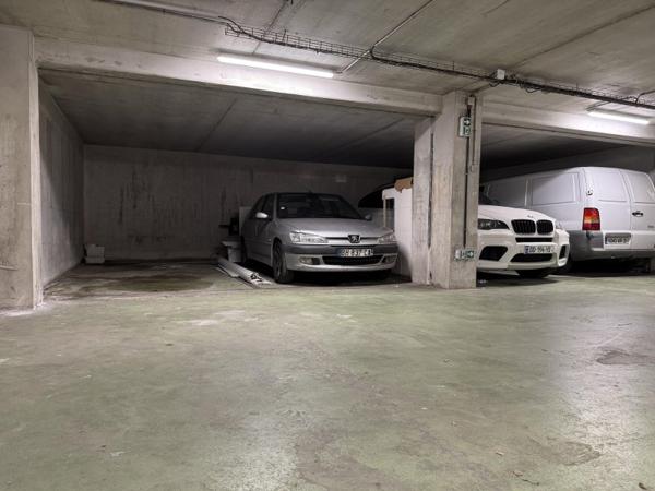 Location / Garage / Parking