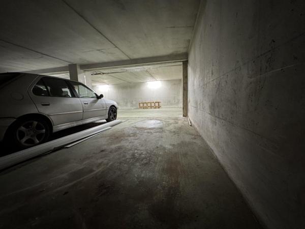 Location / Garage / Parking