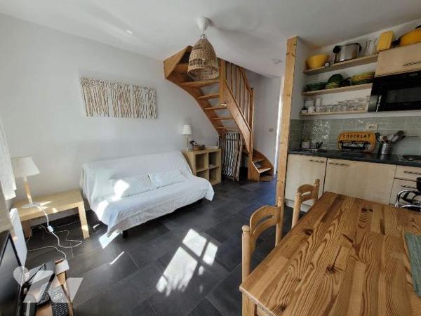 Situation privilégiée pour cet ensemble immobilier construit en 2004 comprenant une habitation ...
