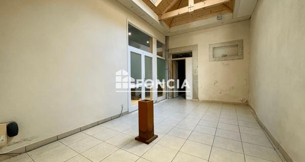 À vendre Local commercial 92.82 m² - Oloron-sainte-marie 64400