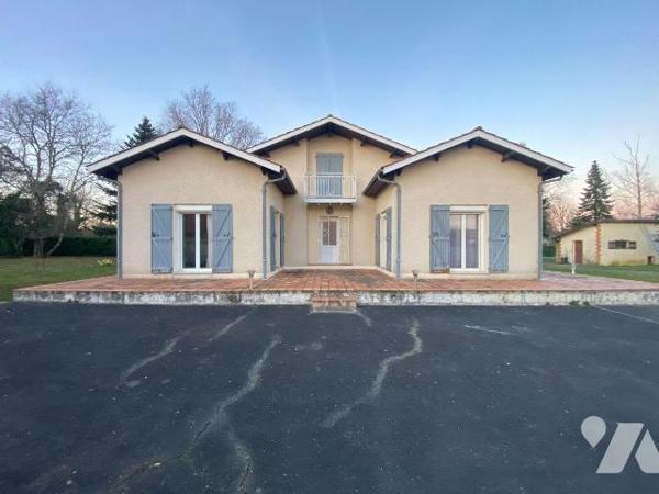 A VENDRE, Gironde, proche Bordeaux, LE PIAN MEDOC, quartier Feydieu, très calme, sur un terrain...