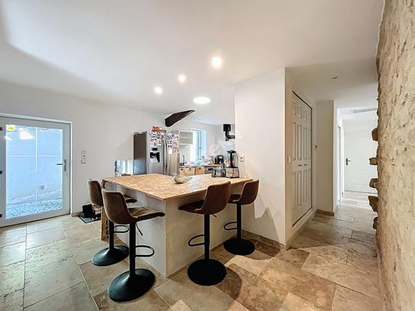 CORPS DE FERME DE 3 HABITATIONS INDEPENDANTES DANS UN ENVIRONNEMENT CALME