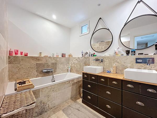 CORPS DE FERME DE 3 HABITATIONS INDEPENDANTES DANS UN ENVIRONNEMENT CALME