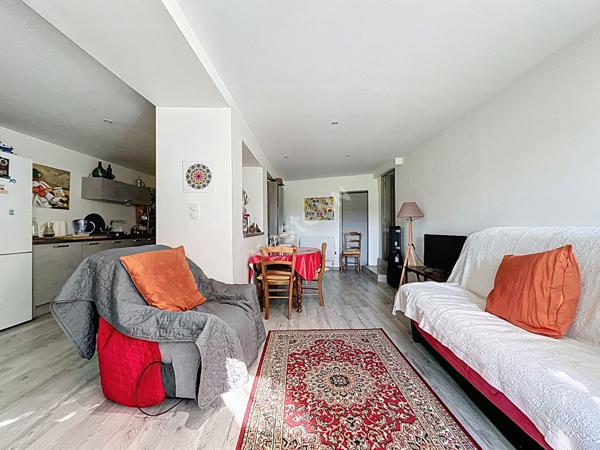 CORPS DE FERME DE 3 HABITATIONS INDEPENDANTES DANS UN ENVIRONNEMENT CALME