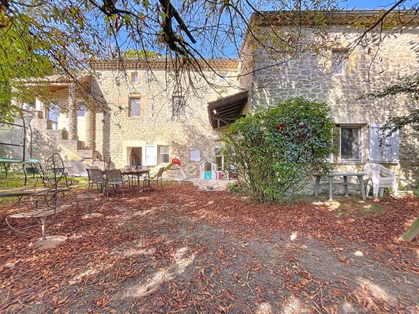 CORPS DE FERME DE 3 HABITATIONS INDEPENDANTES DANS UN ENVIRONNEMENT CALME