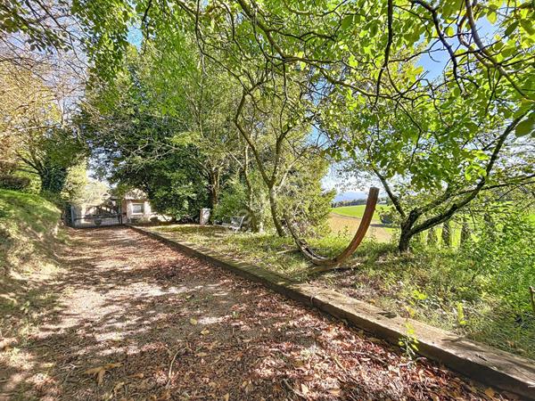 CORPS DE FERME DE 3 HABITATIONS INDEPENDANTES DANS UN ENVIRONNEMENT CALME