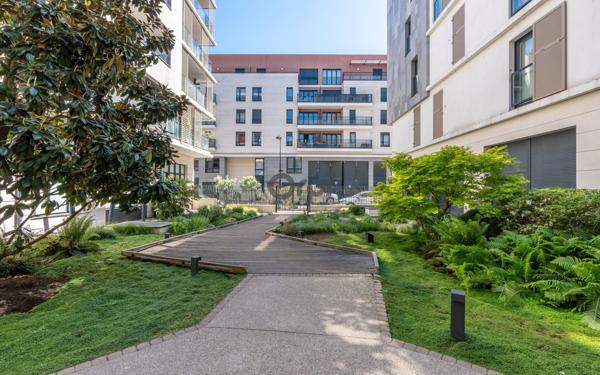 Appartement à vendre    3 pièces • 63,66 m2 Joinville-le-Pont