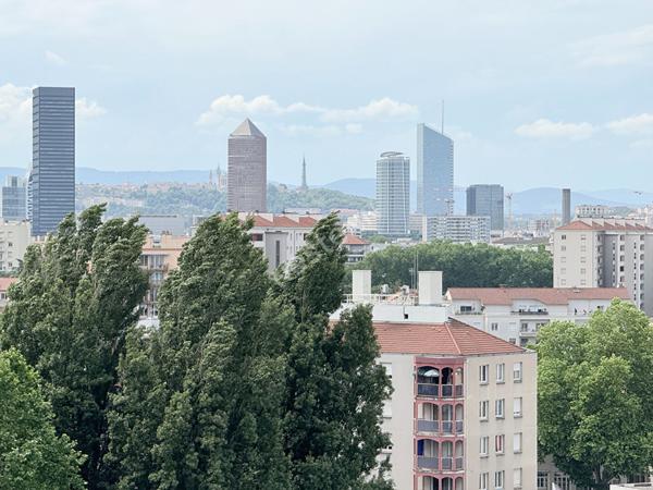 Appartement T4 Villeurbanne GRAND CLEMENT, dernier étage, traversant Nord Sud, cuisine équipée, balcon, loggia, cave , garage
