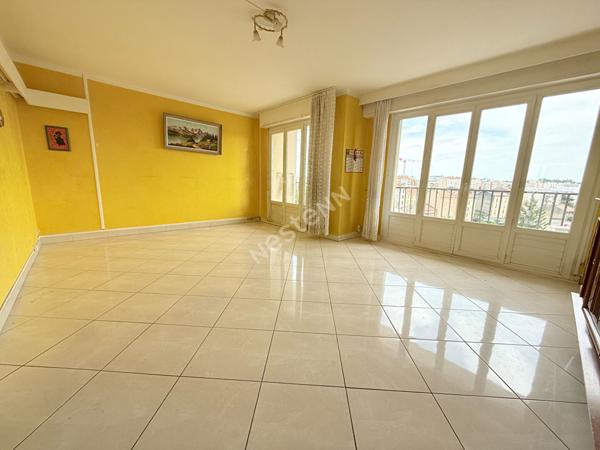 Appartement T4 Villeurbanne GRAND CLEMENT, dernier étage, traversant Nord Sud, cuisine équipée, balcon, loggia, cave , garage